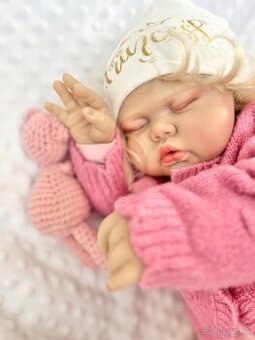 Realistická bábika Veronika