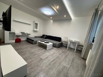 PRENÁJOM: MODERNE ZREKONŠTRUOVANÝ 2-IZBOVÝ BYT NA ROZKVETE