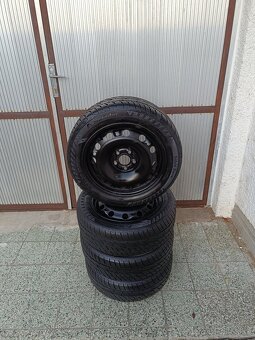 ZIMNÉ PNEUMATIKY 195/50 R15 NA DISKOCH