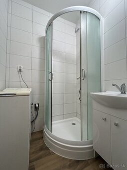 ŠTÝLOVÝ 3-IZBOVÝ BYT S BALKÓNOM – 5 MINÚT OD CENTRA