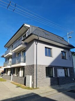 Na prenájom 3-izbový byt s balkónom a parkovacím miestom