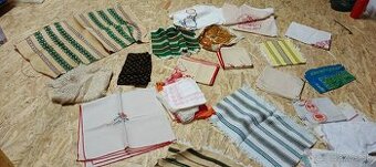 Tkané dečky, vyšívané obrusy a rôzne
