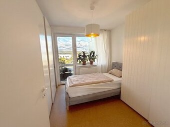 3izb. byt s pocitom domu, 2 balkóny, na sídlisku Muškát PK