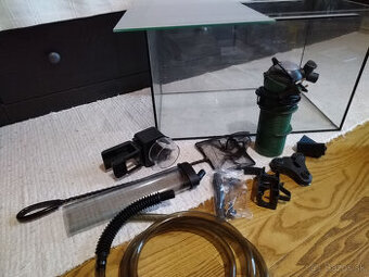 Akvárium s vybavením