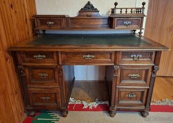 Predam starozitny nabytok: stoly, vitrina, stolicky, hodiny