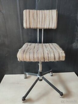 Vintag industriálna otočná stolička