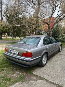 BMW E38 735i