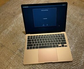 MacBook Air M1 (aktivny iCloud)