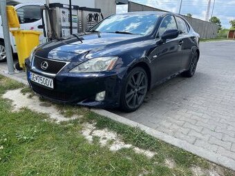 Predám Lexus IS 220d NEPOJAZDNE