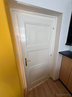 Darujem drevené dvere na foto