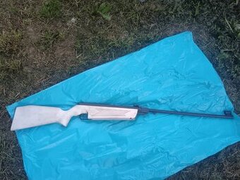 Vzduchovka slávia 631 s drazkamy na puskohlad