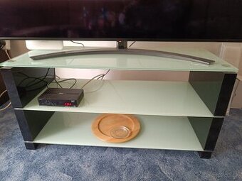 Tv stolík skleněný