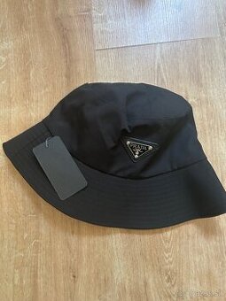 Prada klobuk