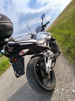 Suzuki gsr 600