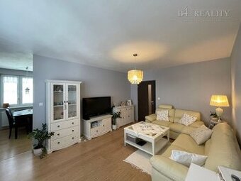 Slnečný 2 izbový byt 64 m2 + 5 m2 balkón, parkovacie státie,
