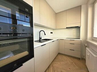 Na predaj pekný 3-izbový byt po rekonštrukcii na ulici Výsta