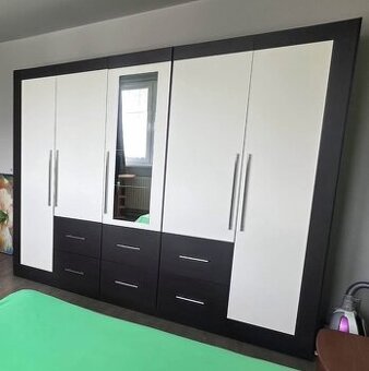 Šatníková skriňa 247x215x60