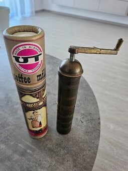 Retro mlyncek na kavu