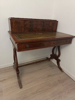 Starožitný písací stôl