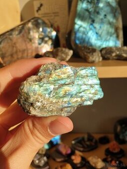 Labradorit - surový TOP barvoměna