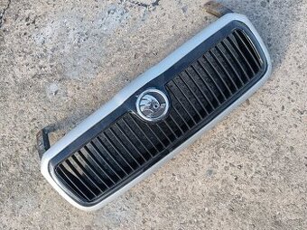 Predam prednu kapotu na Skoda octavia 1 a masku