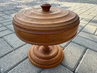 drevená miska na bonbóny