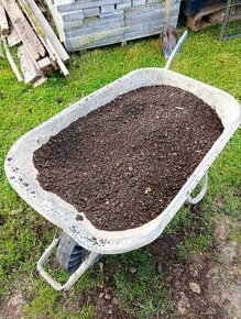 Preosiata zem z domáceho kompostu