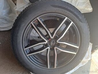 Elektróny Dezent a pneumatiky Pirelli