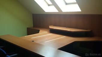 PRENÁJOM: Zariadená kancelária v centre mesta.