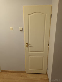 2x drevené interiérové dvere biele