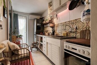 Štýlový, priestranný 1 izbový byt s loggiou v centre Trnavy