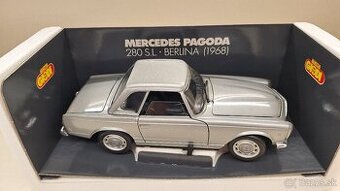 1:18 MERCEDES-BENZ PAGODA 280 SL