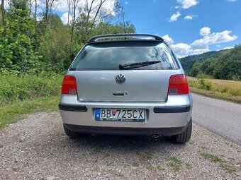 Volkswagen Golf - 1