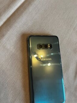 Samsung S10e trochu údretý display