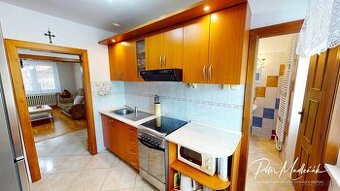 MADLEŇÁK Reality | Na predaj 3-izbový byt so zeleným dvorom 