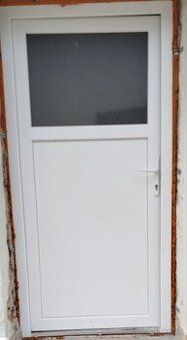 Plastové dvere