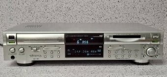 MINIDISC + CD 》 UNIVERSUM MD 1097