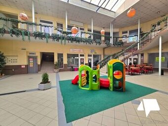 Predaj polyfunkčná budova s 5 bytovými jednotkami Topoľčany