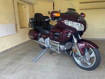 Honda Goldwing GL 1800, r. 2007, ABS, Airbag, navigacia –