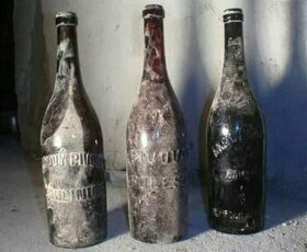 Dopyt staré fľaše s nápismi na fľašiach - 1