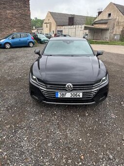 Vw Arteon na opravu havarovaný zadní část zlomená 1.5tsi 110
