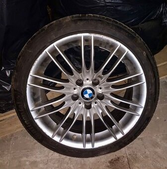 R18 BMW pneu KO