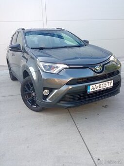 Toyota RAV4 Hybrid 2,5 145 Kw CVT 4x4 2018 s DPH