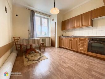 Jednoizbový byt s balkónom, Žiar nad Hronom, centrum, 40 m2