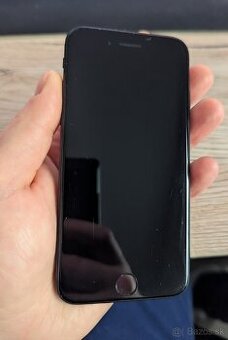 iPhone SE 2020 – 64 GB, čierny, plne funkčný, EarPods
