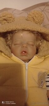 Realistická bábika.