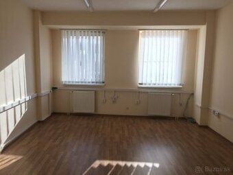 Kancelária na prenájom 25m2 lokalita business centrá, KE