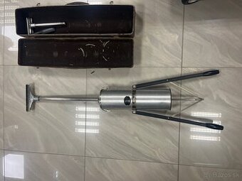 Starožitný vysavač