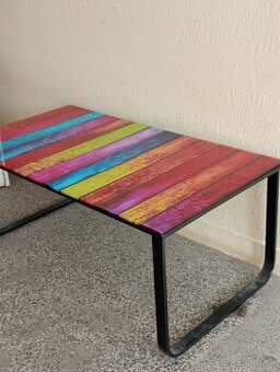 Predám tento krásny sklenený stôl.