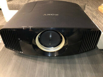 Čierny 4K SXRD projektor pre domáce kino Sony VPL-VW360ES, 1